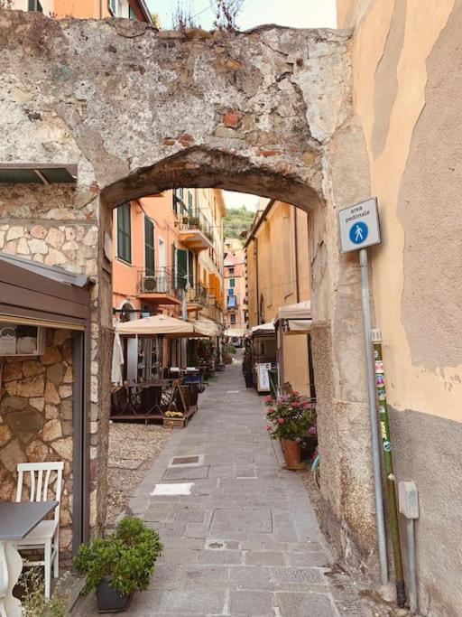 Historic Downtown Home By The Sea With King Bed Monterosso al Mare Esterno foto