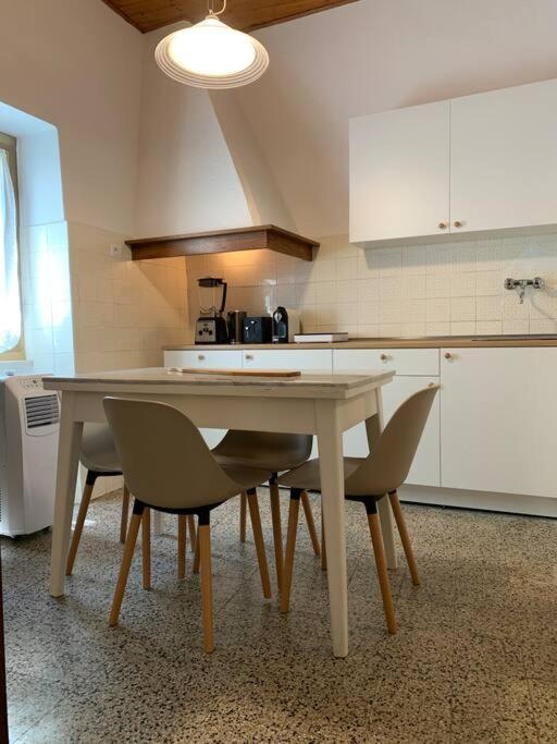 Historic Downtown Home By The Sea With King Bed Monterosso al Mare Esterno foto